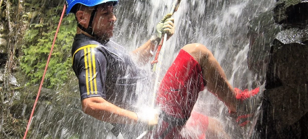canyoning-canopy-tours-Costa-Rica-explornatura-travel-agency-excursion-costa-rica