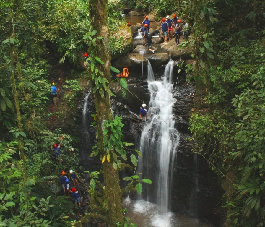 canyoning-canopy-tours-Costa-Rica-explornatura-travel-agency-excursion-costa-rica