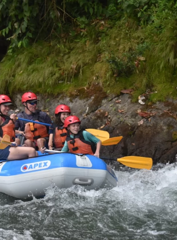 rafting-pacuare-river-tour-costa-rica-explornatura-travel-agency-excursion-costa-rica